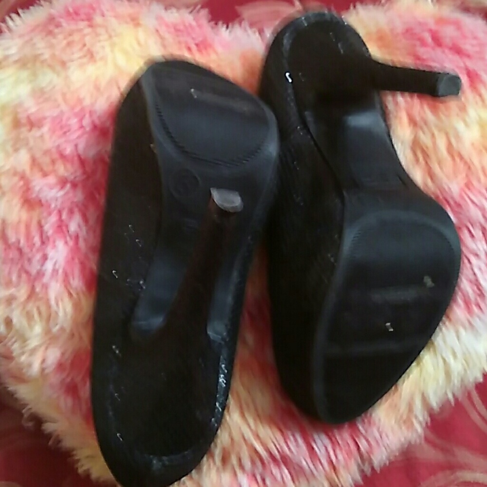 Heels - Picture 4 of 4